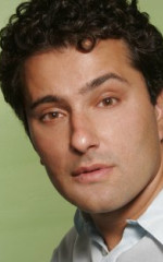 Алекс Тэвис